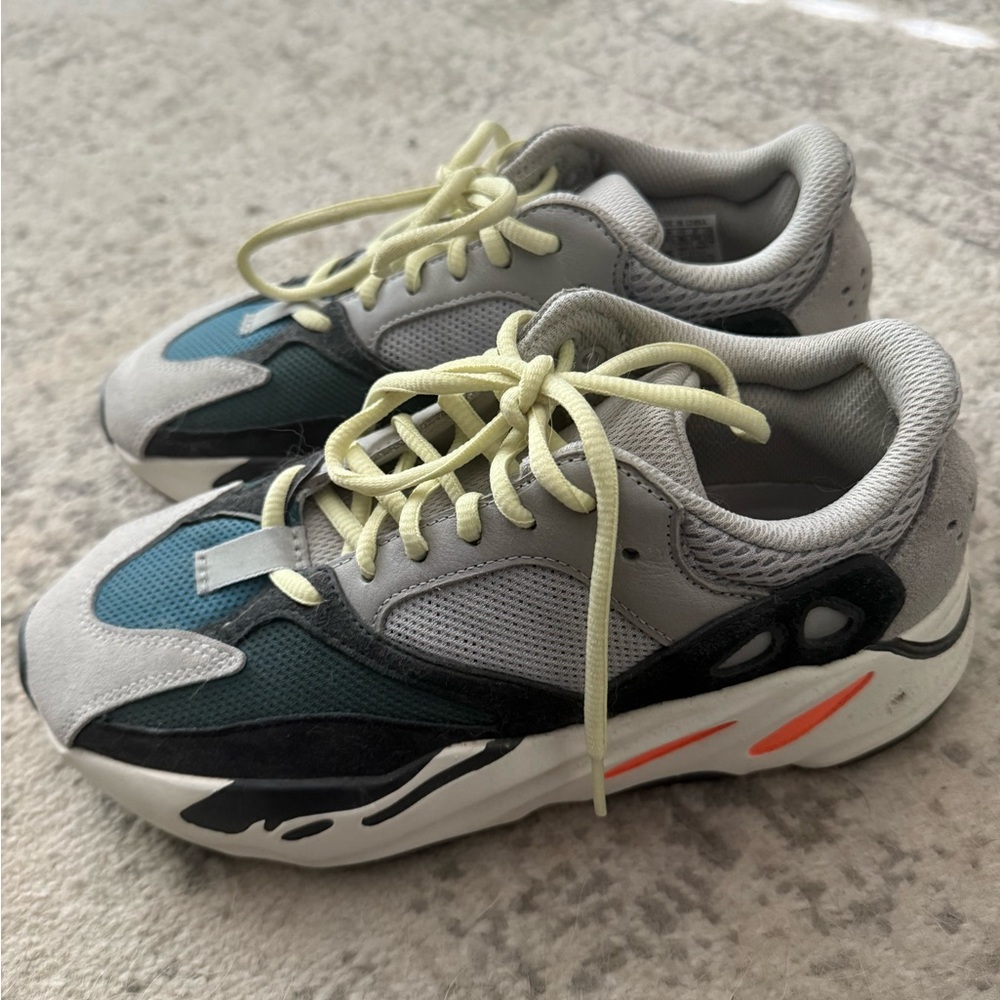 LIKE NEW Yeezy Boost 700 Wave Runner